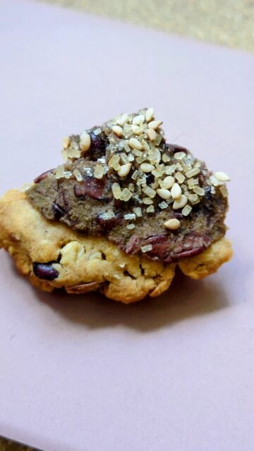 New Product Alert and a Life Lesson!

🚨NEW PRODUCT ALERT: Genmaicha Oat Cookie!🚨
We have a new addition to our vegan and gluten free lineup: Genmaicha oat cookies! These bring the nutty, roasted flavours of Genmaicha to your soft and chewy oat cookies goodness. The best of Japanese flavours combined with a nice cookie🤗
The Genmaicha cookie joins the Matcha and the Azuki bean oat cookies, but will also be joined by the Hojicha oat cookies shortly!

#genmaicha #oatcookies
#vegan #wagashi
#japanesesweets

😮‍💨LIFE LESSON LEARNT (the hard way)😮‍💨

🧐In a relationship, communication is key🧐

👉The Back Story:
I was trying to do a quick promo of our newest Genmaicha Oat cookie. The plan was to film it in a "quick 3PM snack while working from home" manner.

👉The Lesson Learnt:
It's my fault because I put a cookie in front of Bea without explanation.

📢📢POLL: Who do you think is at fault here?