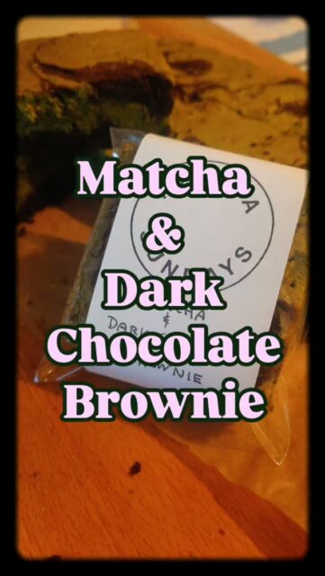 Our Matcha & Dark Chocolate brownie is a careful balance of two separate brownie mixes.
Matcha blondies are often too sweet, overpowering the matcha flavour. Chocolate brownies are tasty but also a bit boring. The magic happens when you combine the two together.
Suddenly the dark chocolate balances the sweetness of the blondie, and you get to enjoy the matcha flavour so much more. Rather than being "just chocolate" it starts playing a key role in pulling everything together.
#matcha #brownie
#japanesesweets
#抹茶ブラウニー
#londonfoodie