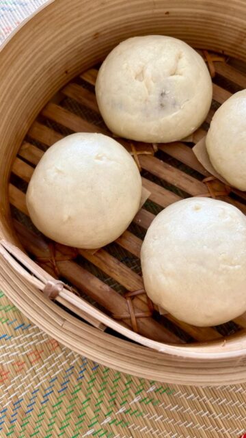 🚨NEW PRODUCT ALERT🚨 Manjū (まんじゅう / 饅頭)
This is peak comfort food from the walk home after school! The granny obachan who used to run the shop under the train tracks always had them with a kind smile for the school kids, very reasonably priced at 50 yen!
So of course we just had to make them.
You may have seen these fluffy morsels floating around our menus, or our feed recently but it's go time now.
They're available for both in-person deliveries and for postal orders!
Have a steamer at home? Pop them in and reheat for that nostalgic fluffy bun magic🤩
No steamer? Microwave after sprinkling a few drops of water on the manjū and watch the magic happen🤗
#manju #まんじゅう
#wagashi
#japanesesweets
#matchasundays